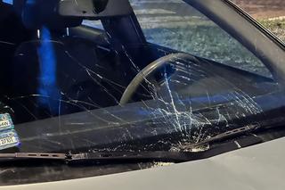 Audi huknęło w nią na przejściu. Przeleciała ponad 10 metrów