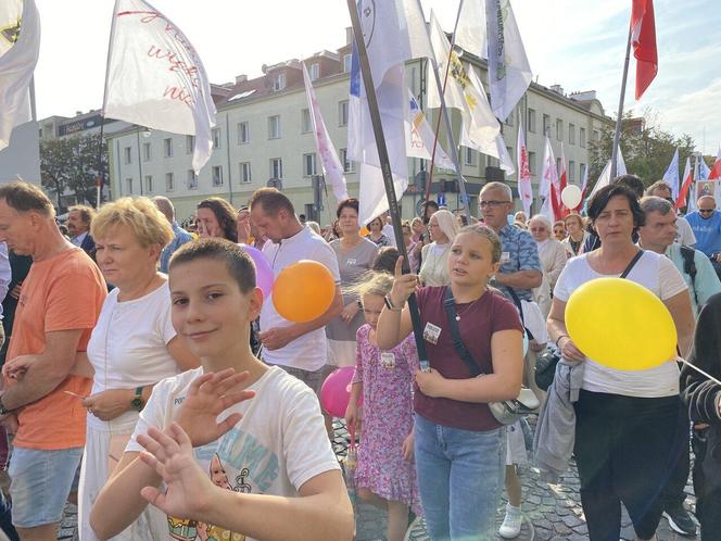 13. Marsz dla Życia i Rodziny zgromadził tłumy na ulicach Białegostoku [ZDJĘCIA]