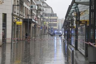 Drezno. Uzbrojony mężczyzna przetrzymuje zakładników w centrum handlowym