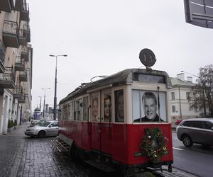 Mural Emiliana Kamińskiego przy al. Jana Pawła Ii w Warszawie