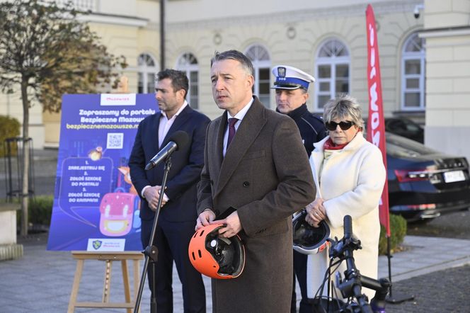 Rośnie liczba wypadków z udziałem hulajnóg. Radni Mazowsza apelują do dzieci i młodzieży: „Noście kaski i odblaski!”