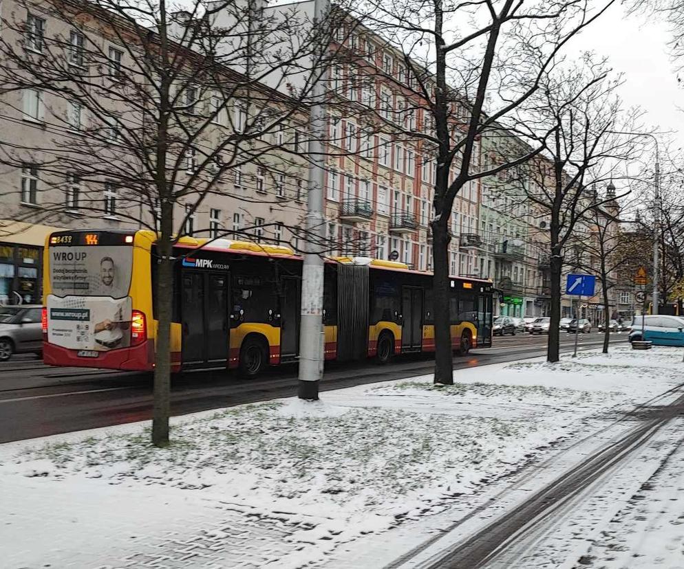 Problemy w MPK Wrocław. Mniej kursów autobusów, na zwolnieniach 100 kierowców 