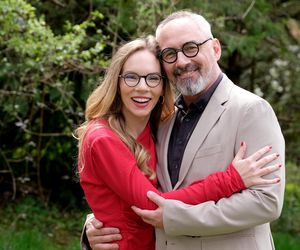 M jak miłość odc. 1872 po wakacjach. Adam Werner (Jacek Kopczyński), Sylwia (Hanna Turnau)