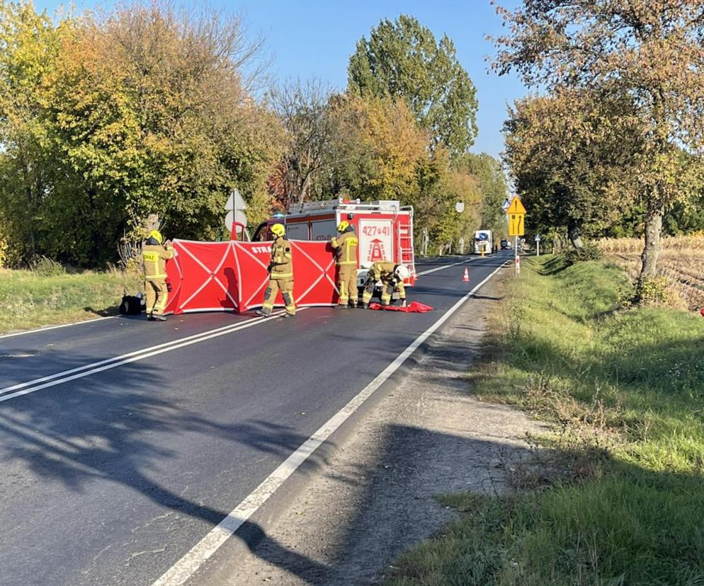 Rowerzystka wpadła pod ciężarówkę! Tragedia na DK 15 w Wielkopolsce