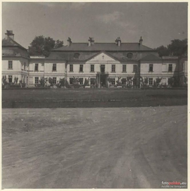 Zespół pałacowo-parkowy Klemensów-Park