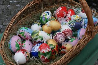 Wielkanoc 2017: Jak kolorować jajka naturalnymi barwnikami
