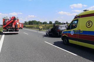 Wypadek na A4. Siedem osób poszkodowanych po zderzeniu osobówki z kamperem. Poważne utrudnienia
