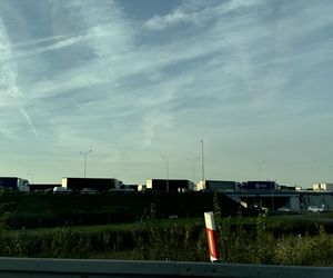 Karambol na Autostradowej Obwodnicy Wrocławia. Aż 3 wypadki, 15 uszkodzonych pojazdów oraz 3 osoby ranne