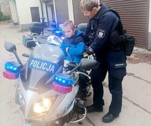 Jastrzębie-Zdrój: Kacperek marzy o byciu policjantem. Na komendzie czuje się jak w domu