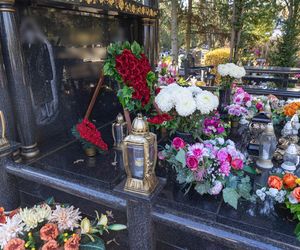 Tego grobu nikt się nie spodziewał! Zadaszenie, stół i krzesła na cmentarzu w Poznaniu