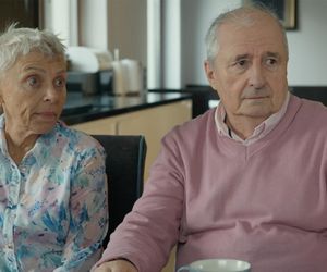 Barwy szczęścia, odcinek 3199: Krystyna (Hanna Bieluszko), Krzysztof Jaworski (Jacek Kałucki) 