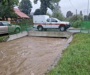 Jelenia Góra zalana. Pod wodą jest już 30 domostw, wiele dróg jest nieprzejezdnych 