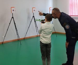 Otwarcie laserowej strzelnicy w  Szkole Podstawowej nr 2 im. Mikołaja Kopernika w Kraśniku