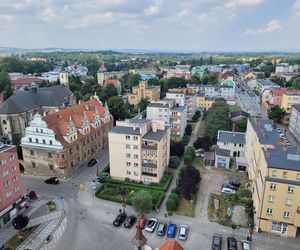 Widok z tarasu wieży ratuszowej w Strzelinie (zachód)