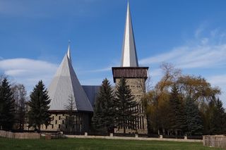 To jedna z najpiękniejszych małopolskich wsi. Kiedyś mieszkał w niej święty pustelnik