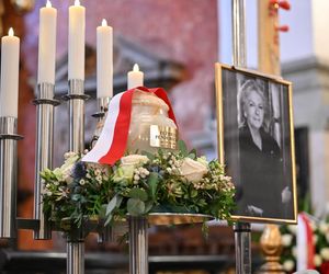 Pożegnali wielką damę polskiej kultury. Kidawa-Błońska przesłała piękny wieniec