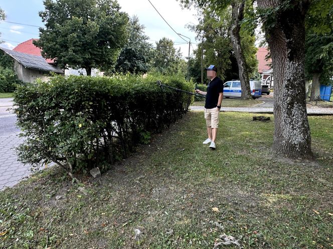 Dramat w parku w Pasłęku. Dwóch nastolatków ugodzonych nożem