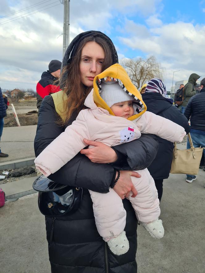 Medyka. Matki z dziećmi czekają 2 dni na wejście do Polski [ZDJĘCIA]