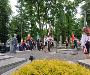 Pamięć o powstańcach żyje w Ostrzeszowie. Ulicami miasta przeszedł Marsz Pamięci [ZDJĘCIA]