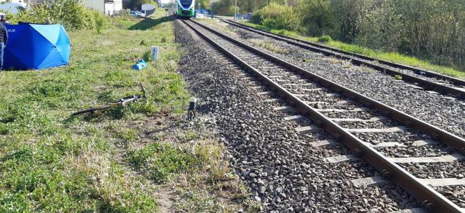 Szynobus potrącił rowerzystę na przejeździe kolejowym w Rzeszowie. Mężczyzna nie żyje