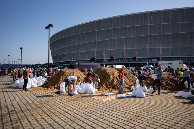 Wrocławianie od kilku dni szykują się na falę powodziową. Atmosfera w mieście jest napięta