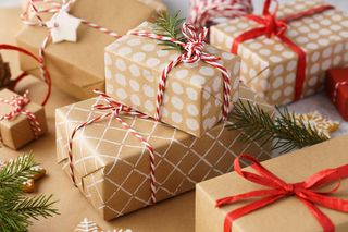 Pakowanie prezentów na Gwiazdkę