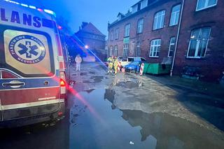 Malbork. Pożar busa na parkingu. Strażacy wyciągnęli z pojazdu nieprzytomnego mężczyznę [ZDJĘCIA].