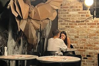 Kacper Urbański opija porażkę z pięknością