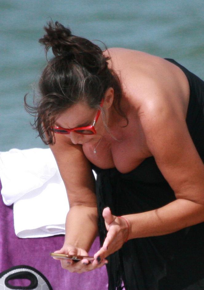 Anna Korcz na plaży na Bałtykiem