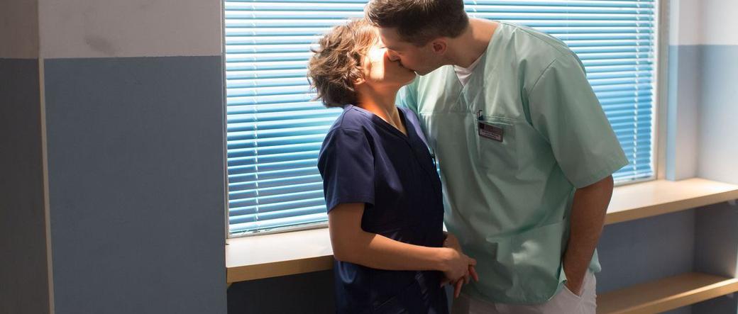 Na dobre i na złe, odcinek 701, Marcin (Filip Bobek), Julka Burska (Aleksandra Hamkało)