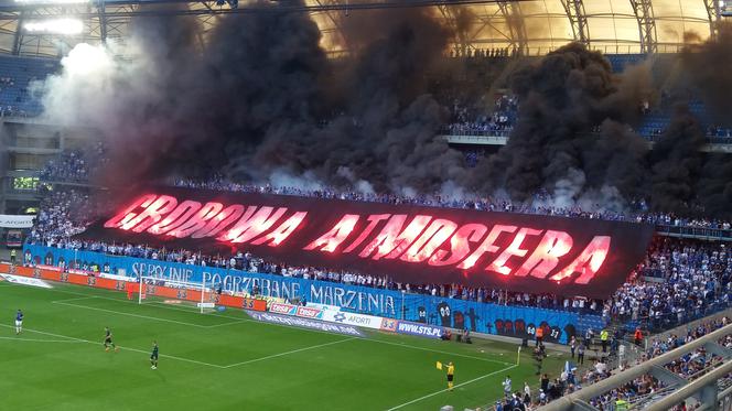 Kocioł na stadionie Lecha podczas meczu z Legią