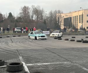 Finał WOŚP w Olsztynie. Występy artystyczne w Kortosferze i driftowanie na parkingu UWM [ZDJĘCIA]