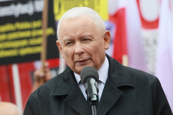 Problemy z kolanem i uzębieniem, pobyt na kardiologii. Co ze zdrowiem Jarosława Kaczyńskiego, który kończy 76 lat?