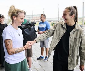 W Gdańsku odsłonięto pomnik piłkarki - superbohaterki