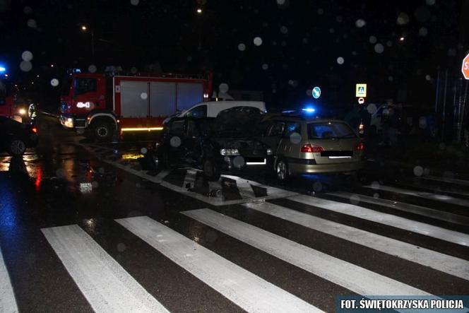 Wypadek w Suchedniowie. Policjanci w szoku. Golfem jechały dwie kozy