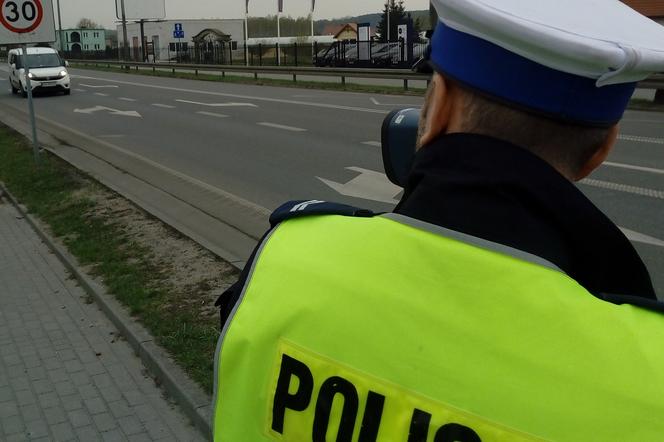 Policjanci z Grudziądza sprawdzali jak jeżdżą kierowcy na powiatowych drogach 