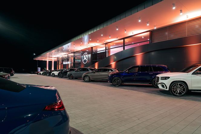 Przyszłość motoryzacji w zasięgu ręki – najnowocześniejszy salon Duda-Cars pod Lesznem już otwarty!