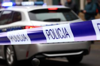 Tajemnicza śmierć w Warszawie. Dwie osoby zatrzymane. Mężczyzna i kobieta w rękach policji po makabrycznym odkryciu