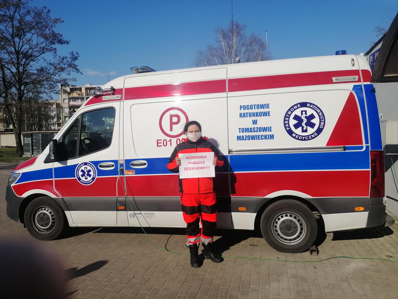 Ceramika Paradyż funduje kombinezony i maski dla Tomaszowskiego Centrum Zdrowia