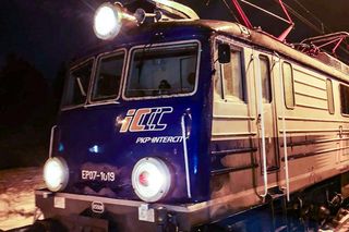 Lód na torach, pociągi utknęły na trasie. Potężne opóźnienia