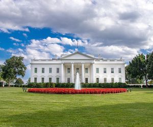 Panika pod Białym Domem. Auto sforsowało bramę. W budynku był Donald Trump!