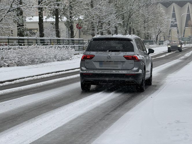 Śnieżny armagedon w Warszawie. Pierwszy atak zimy sparaliżował stolicę. Ogłoszono akcję ALFA