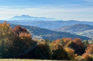 Małopolskie pasmo górskie zachwyca jesiennym pięknem. Ukryta perełka z widokiem na Tatry [GALERIA]