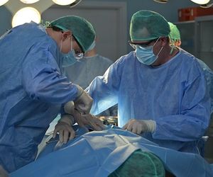 Pierwsza miłość, odcinek 4047: operacja Jakuba Wenerskiego (Przemysław Sadowski)