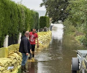 Fala kulminacyjna zbliża się do Radnicy. Służby monitorują sytuację