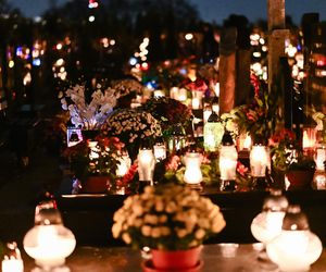 1 listopada na Cmentarzu Łostowickim w Gdańsku. Tak wygląda w dniu Wszystkich Świętych