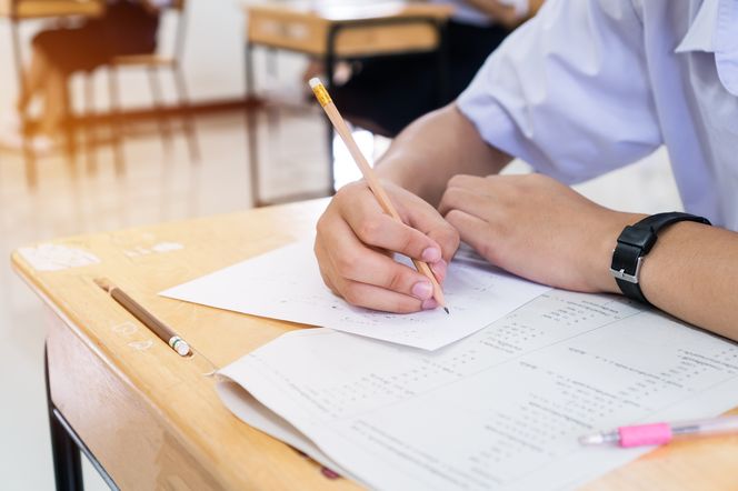 Przygotuj się na egzamin ósmoklasisty z matematyki! Arkusze CKE i odpowiedzi 2024