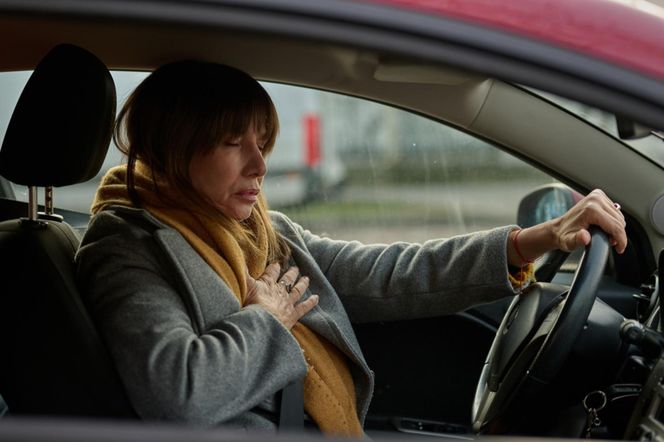 Na Wspólnej, odcinek 3998: Basia umrze? Jej serce nie wytrzyma brutalnego ataku złodzieja - ZDJĘCIA