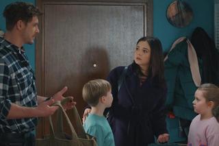 M jak miłość odc. 1796. Iza (Adriana Kalska) Marcin (Mikołaj Roznerski), Szymek (Staś Szczypiński), Maja (Laura Jankowska)