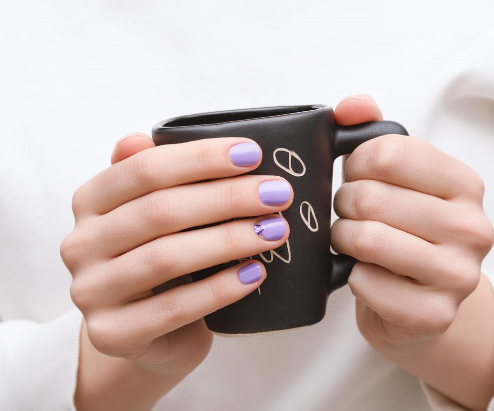 Szukasz idealnego manicure’u na lato? Te kolory pięknie podkreślą wakacyjną opaleniznę